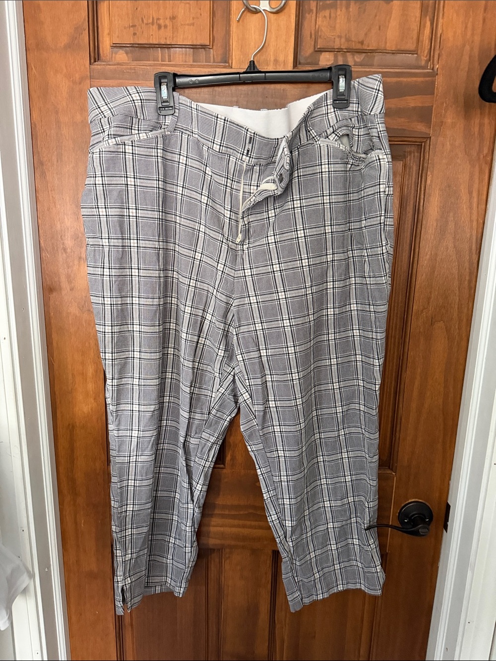Ava & Viv Black and White Plaid Cropped Trousers